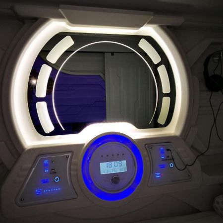 The Capsule Hotel Коломбо Екстер'єр фото